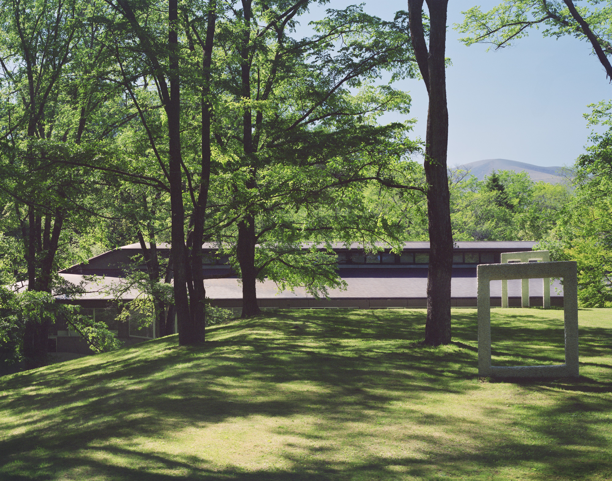 セゾン現代美術館の庭園